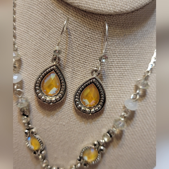 Avon 2007 Village pastel Necklace and earring set. Yellow tear drop pendant - Picture 2 of 7